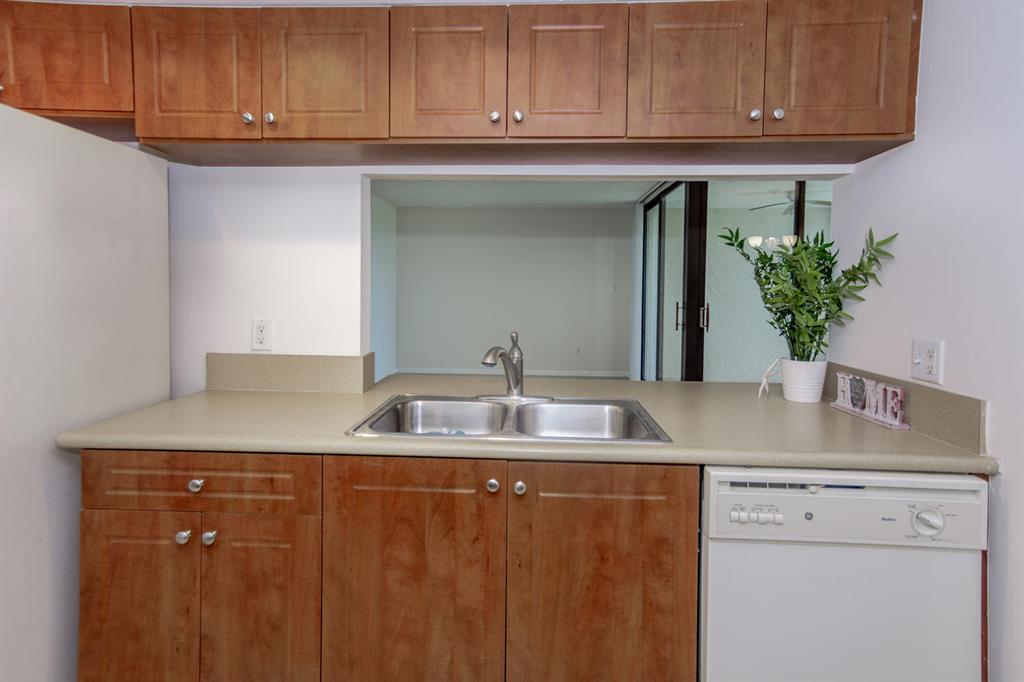 LAKESIDE CONDO - Residential