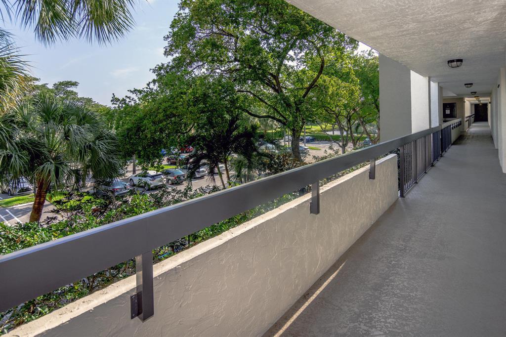 LAKESIDE CONDO - Residential