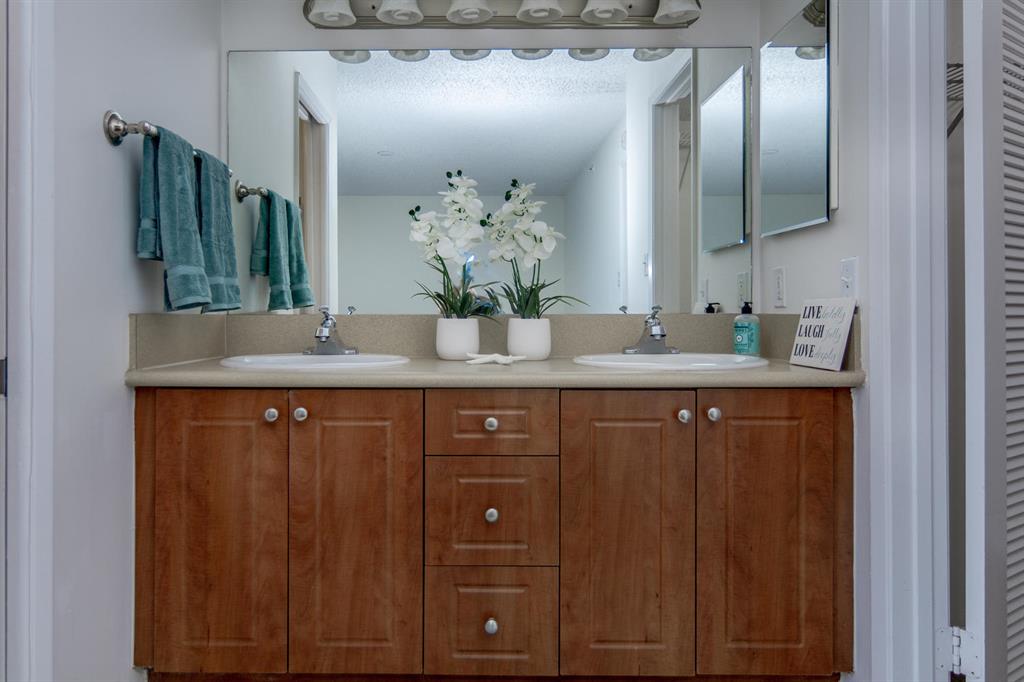 LAKESIDE CONDO - Residential