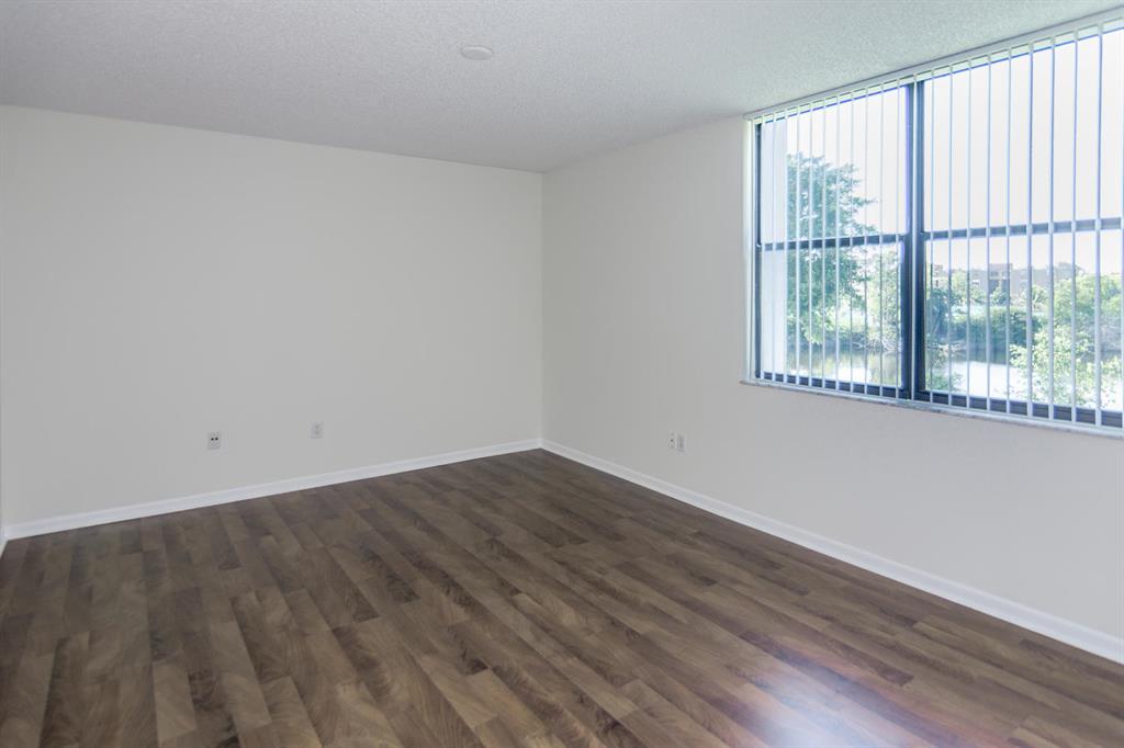 LAKESIDE CONDO - Residential