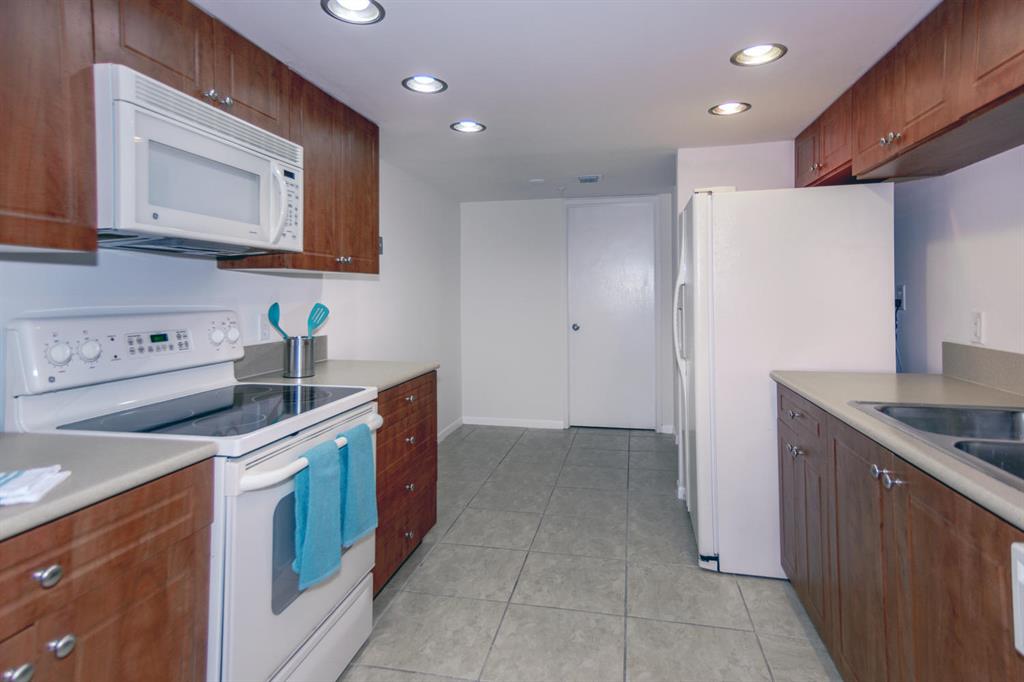 LAKESIDE CONDO - Residential