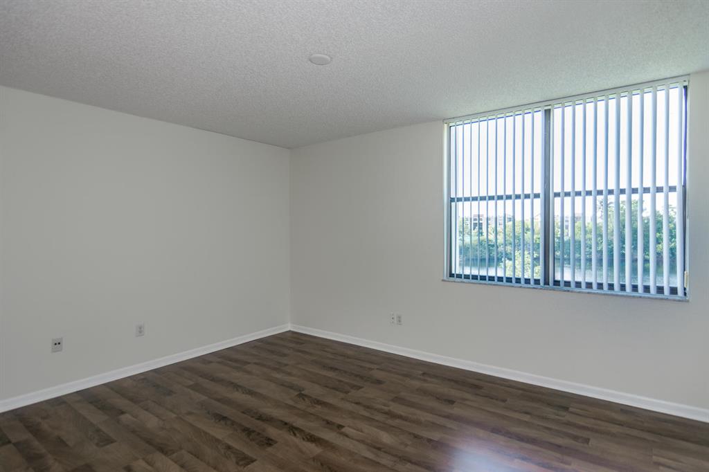 LAKESIDE CONDO - Residential