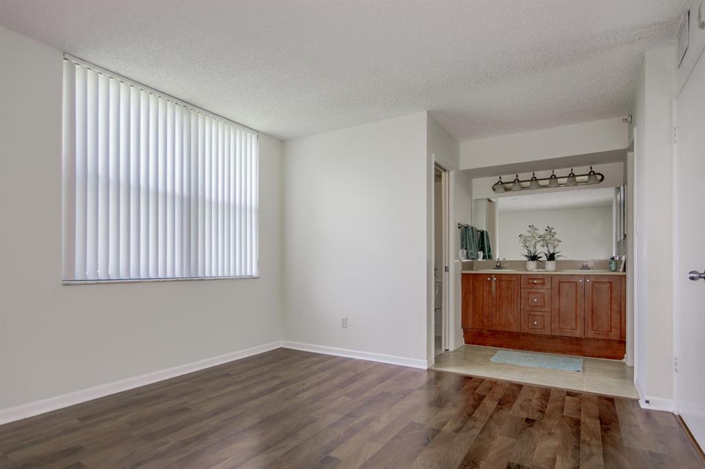 LAKESIDE CONDO - Residential