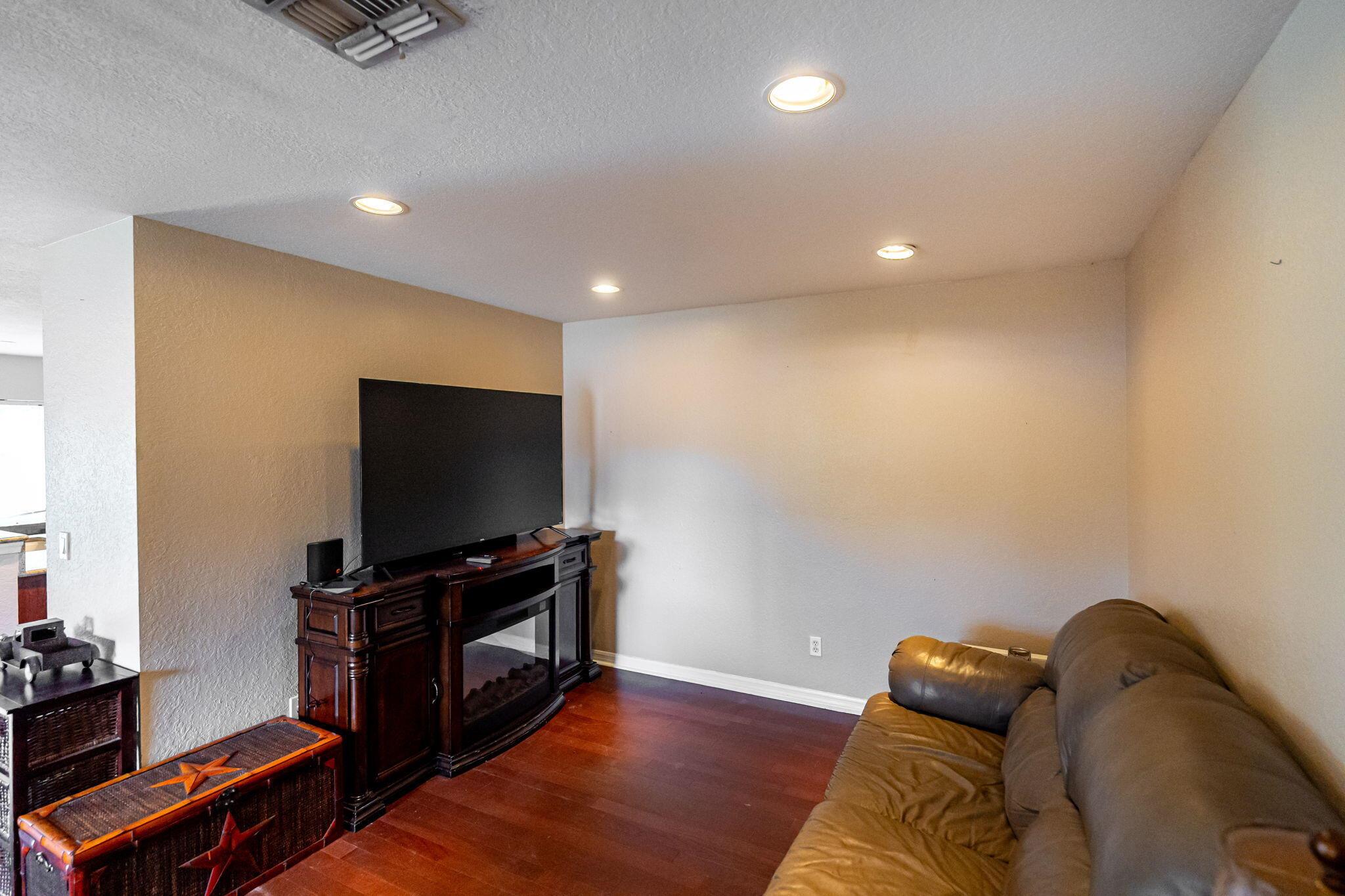 THIRD REPLAT OF PORTOFINO - Residential