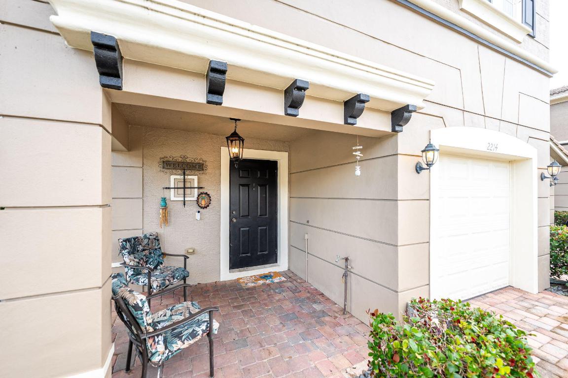 2214 SW Marshfield Court