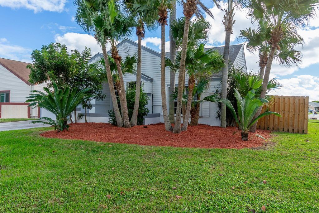 Photo of 5507 Pebble Brook Lane, Boynton Beach, FL 33472 (MLS # R11148680)
