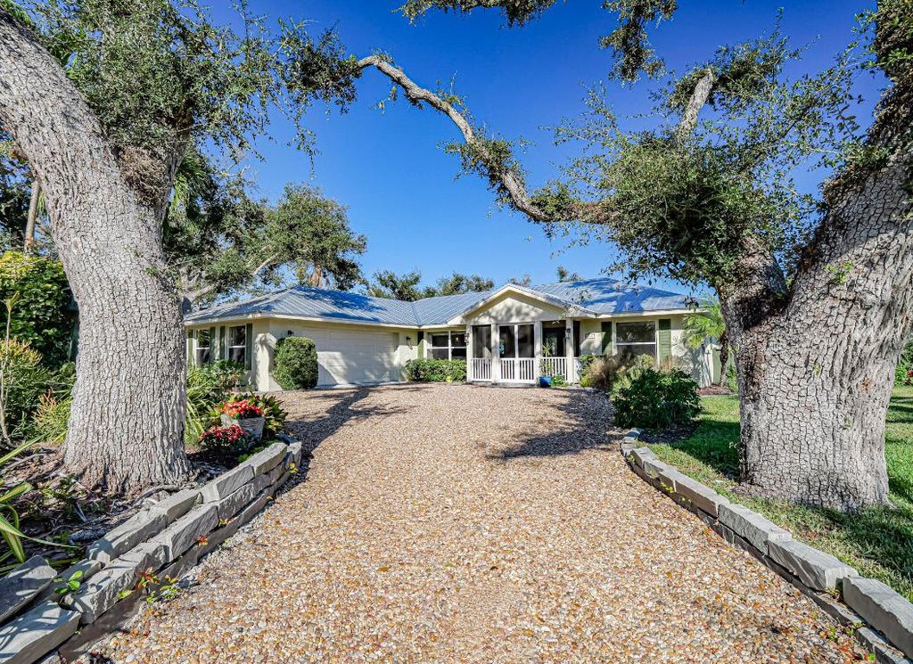 Photo of 545 Indian Lilac Road, Vero Beach, FL 32963 (MLS # R11150768)