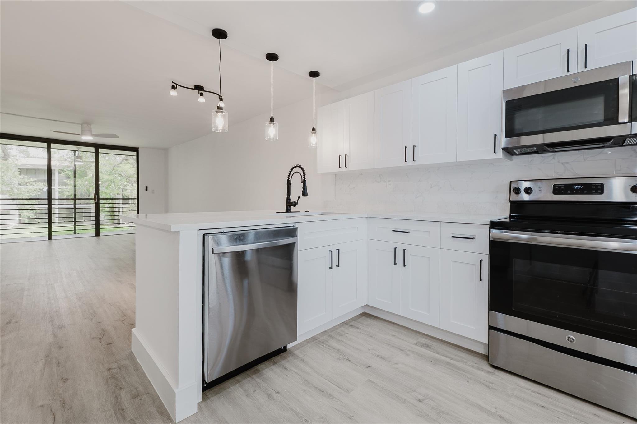 Stunning and completely renovated 2bed 2 bath condo located in the gated community of Bonaire at Woodmont! Unit has an open kitchen, spacious living room, brand new stainless steel appliances, washer/dryer in unit, luxury vinyl flooring throughout, walk in closets and a private balcony with primary bedroom and living room access. Amenities include 2 pools, saunas, hot tubs, a community room, a BBQ area & bike storage. Condo is conveniently located near Woodmont Country club, Coral Square Mall, HCA Hospital, restaurants, shops & more!**We’re simplifying your move by assisting with the 12-month HOA escrow required upfront, held for 36 months and refunded thereafter per association rules**
Maintenance fees include water, sewer, trash, cable..unit comes w 1 assigned parking space