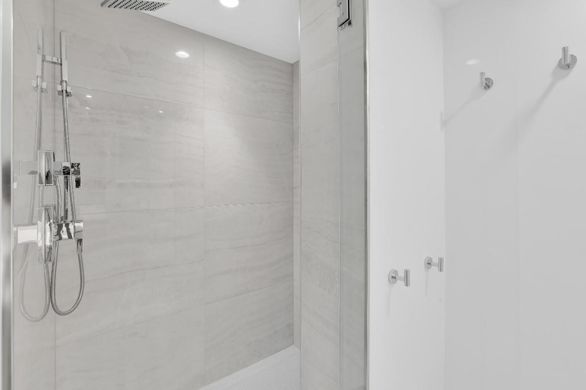 WHITEHALL - Residential