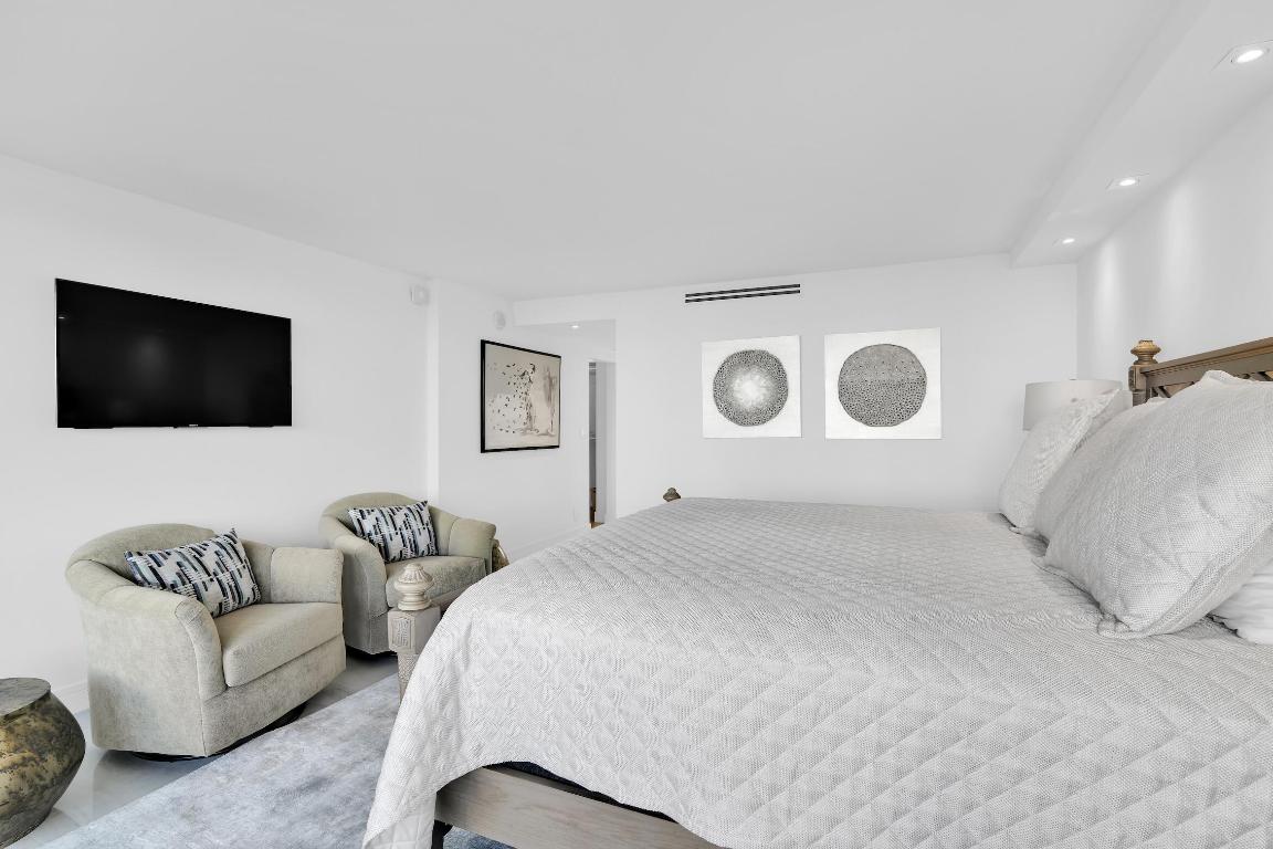 WHITEHALL - Residential