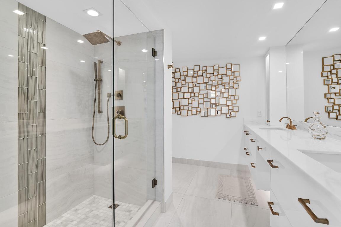 WHITEHALL - Residential