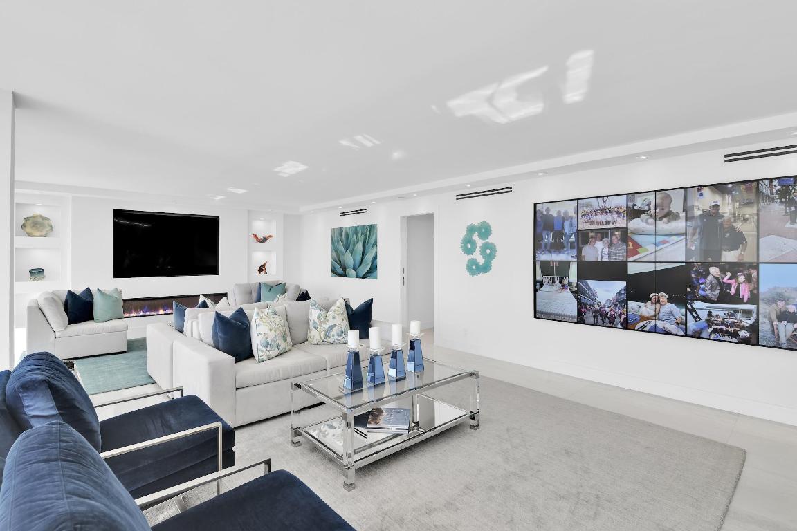 WHITEHALL - Residential