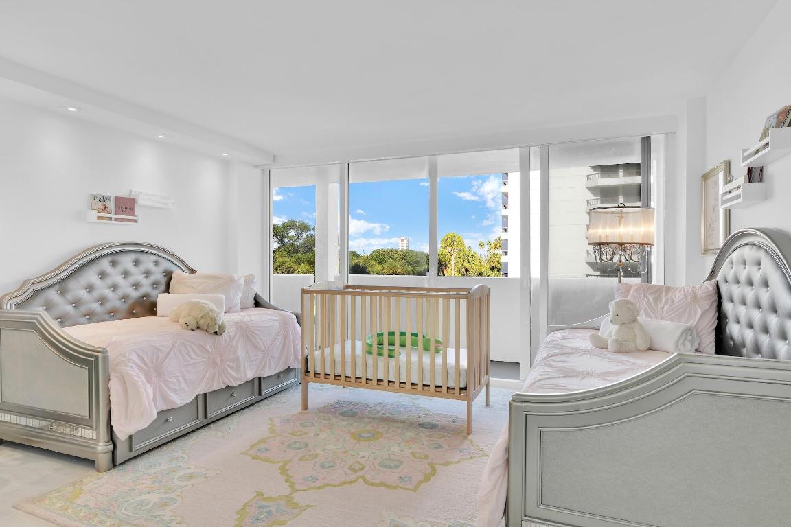 WHITEHALL - Residential