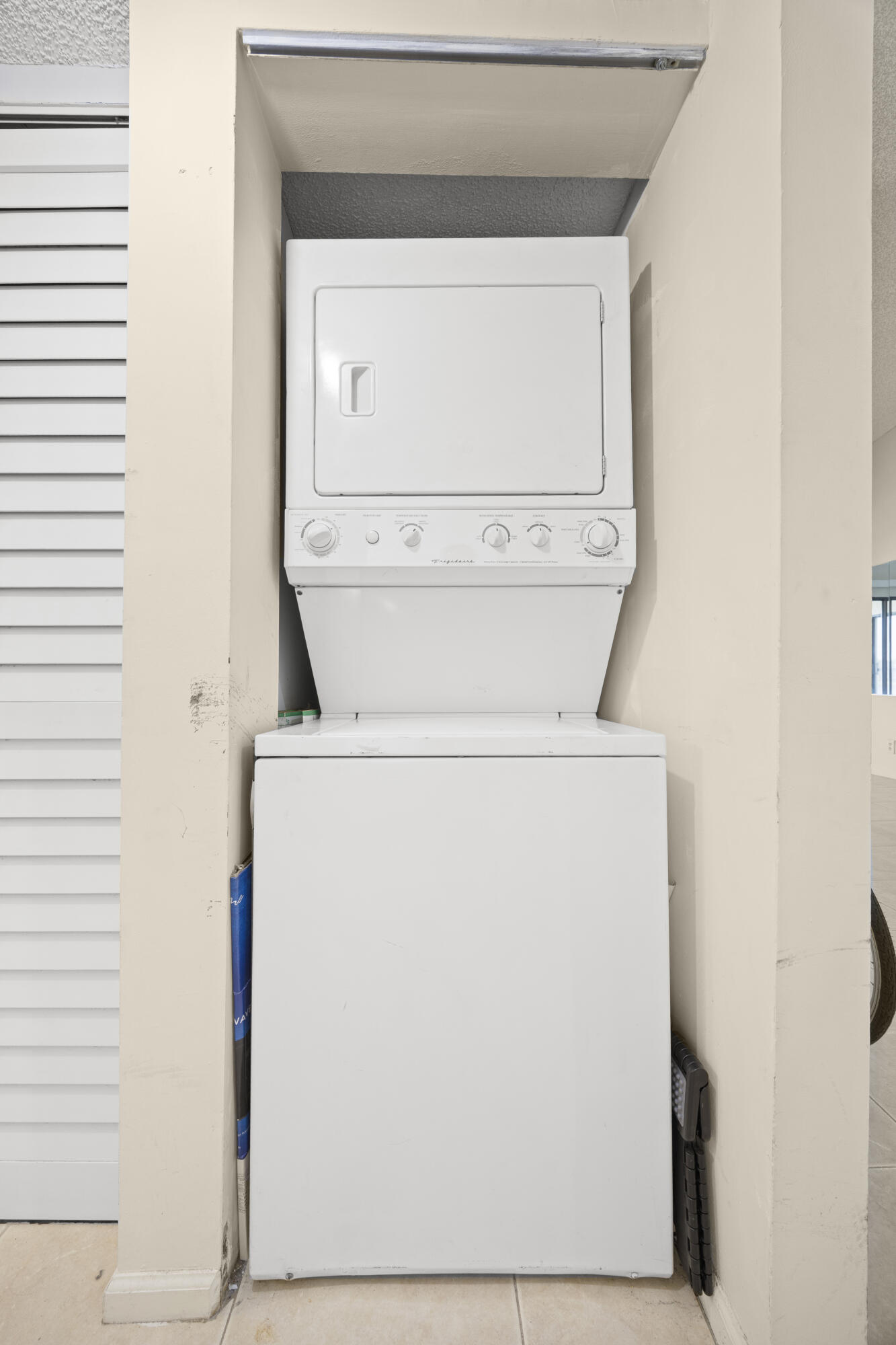 LAKE WINDWOOD CONDO - Residential