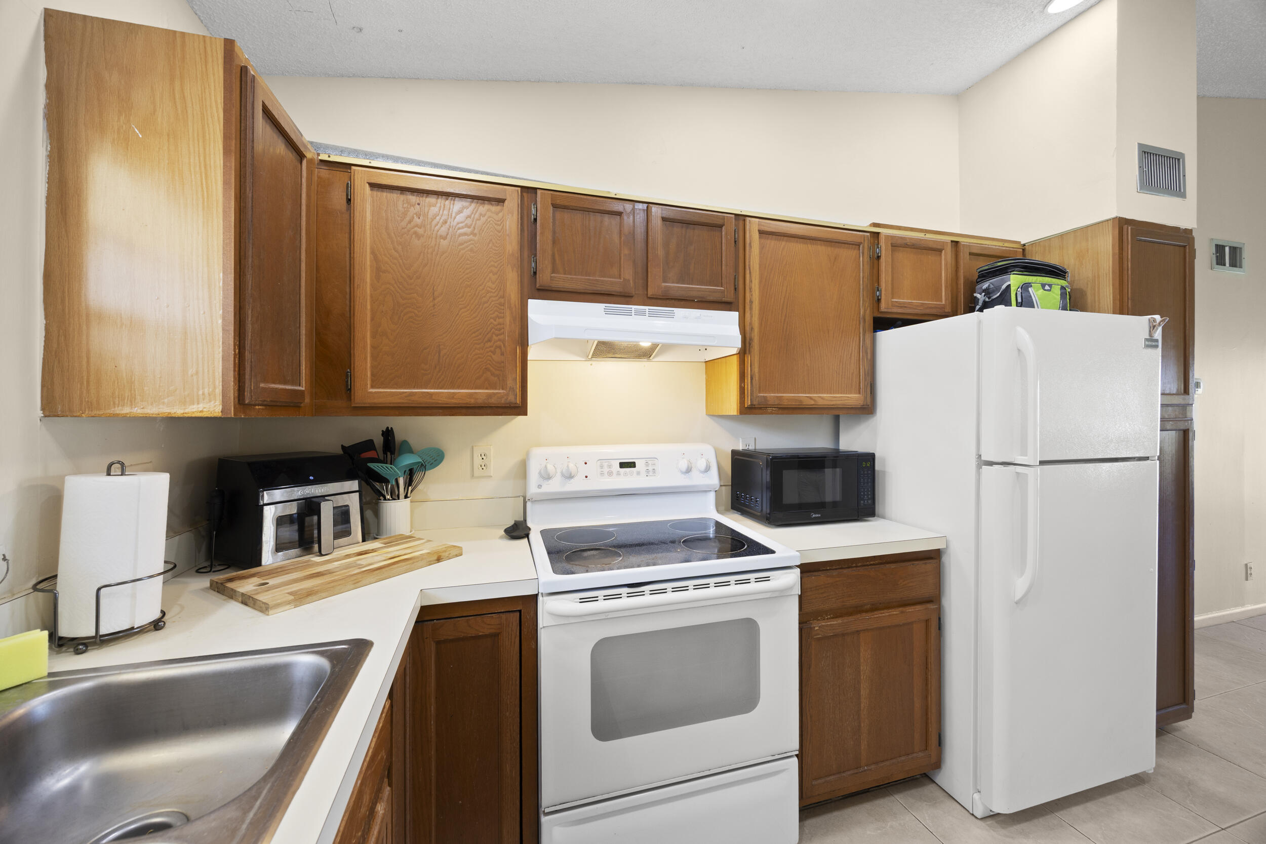 LAKE WINDWOOD CONDO - Residential