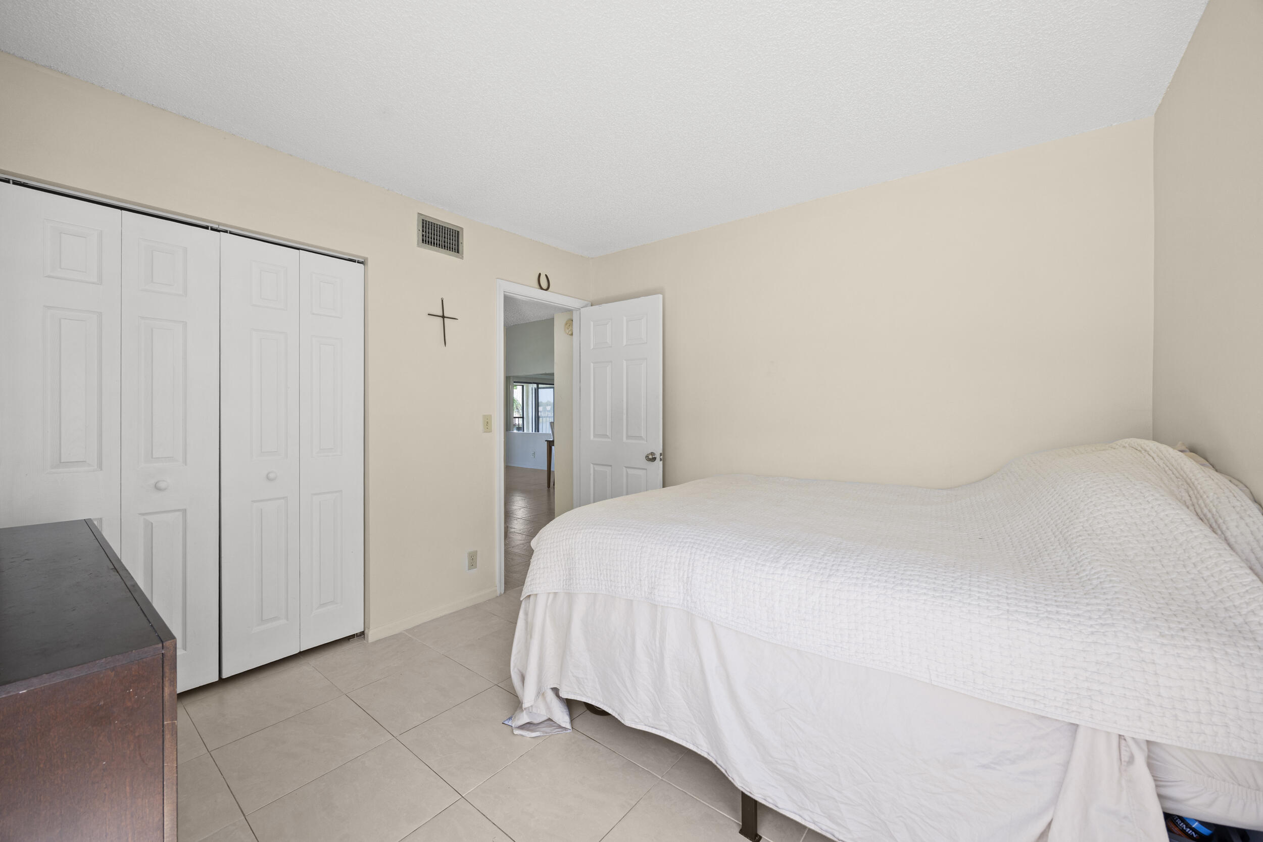 LAKE WINDWOOD CONDO - Residential