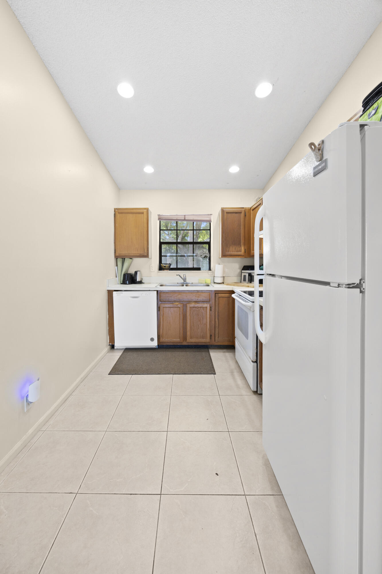 LAKE WINDWOOD CONDO - Residential