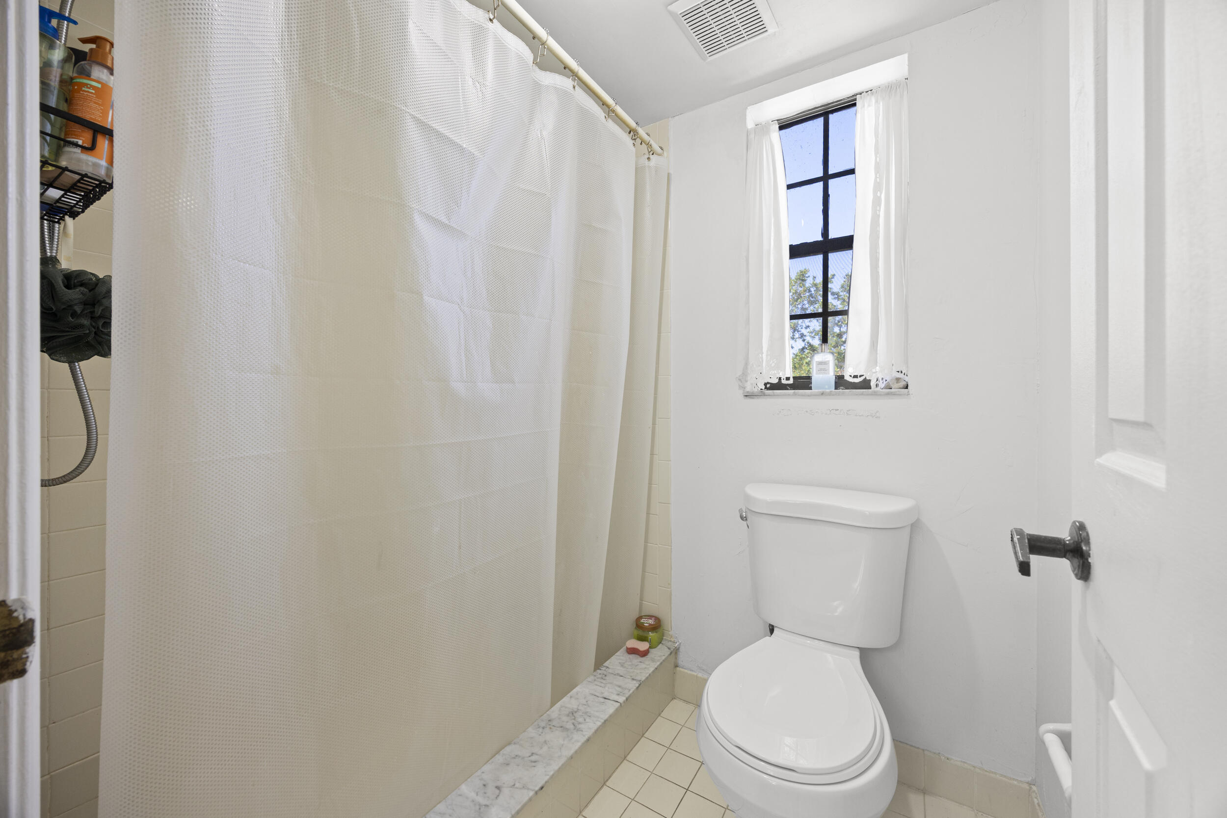 LAKE WINDWOOD CONDO - Residential