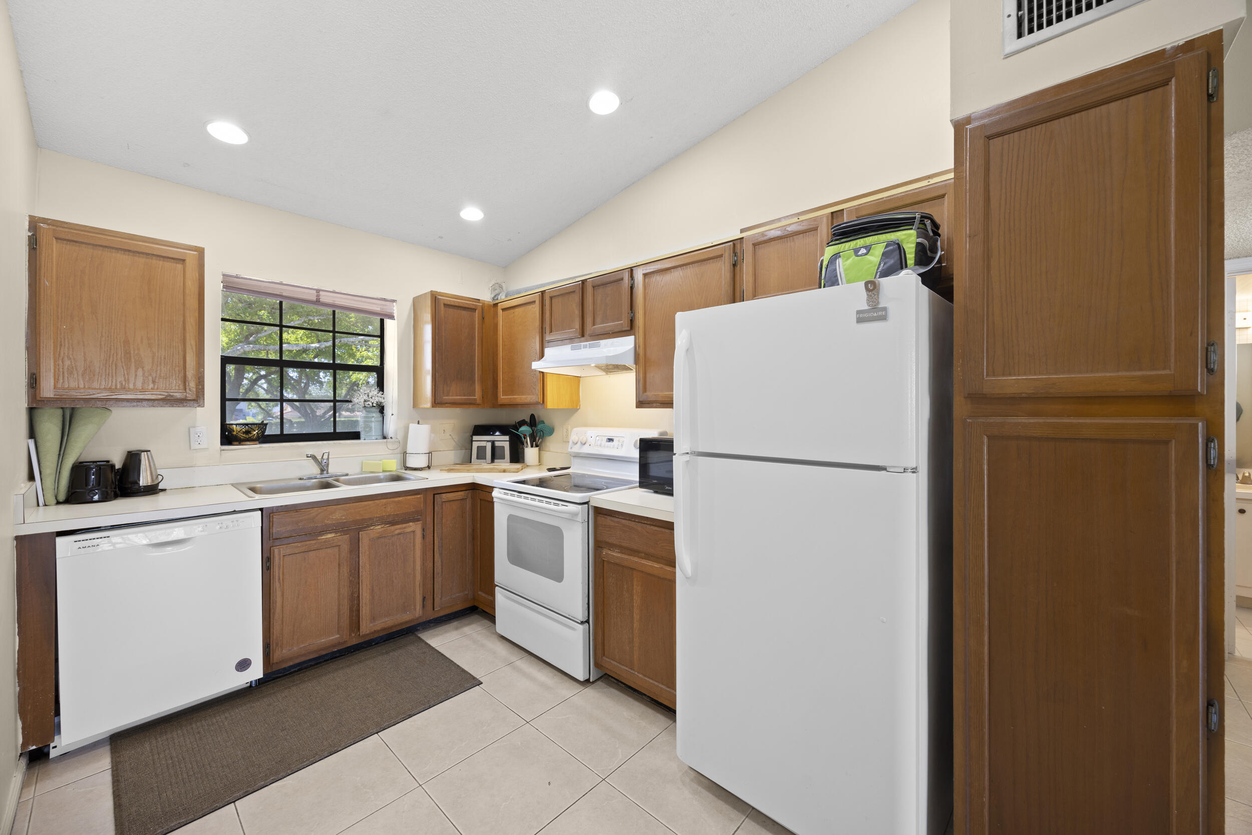 LAKE WINDWOOD CONDO - Residential