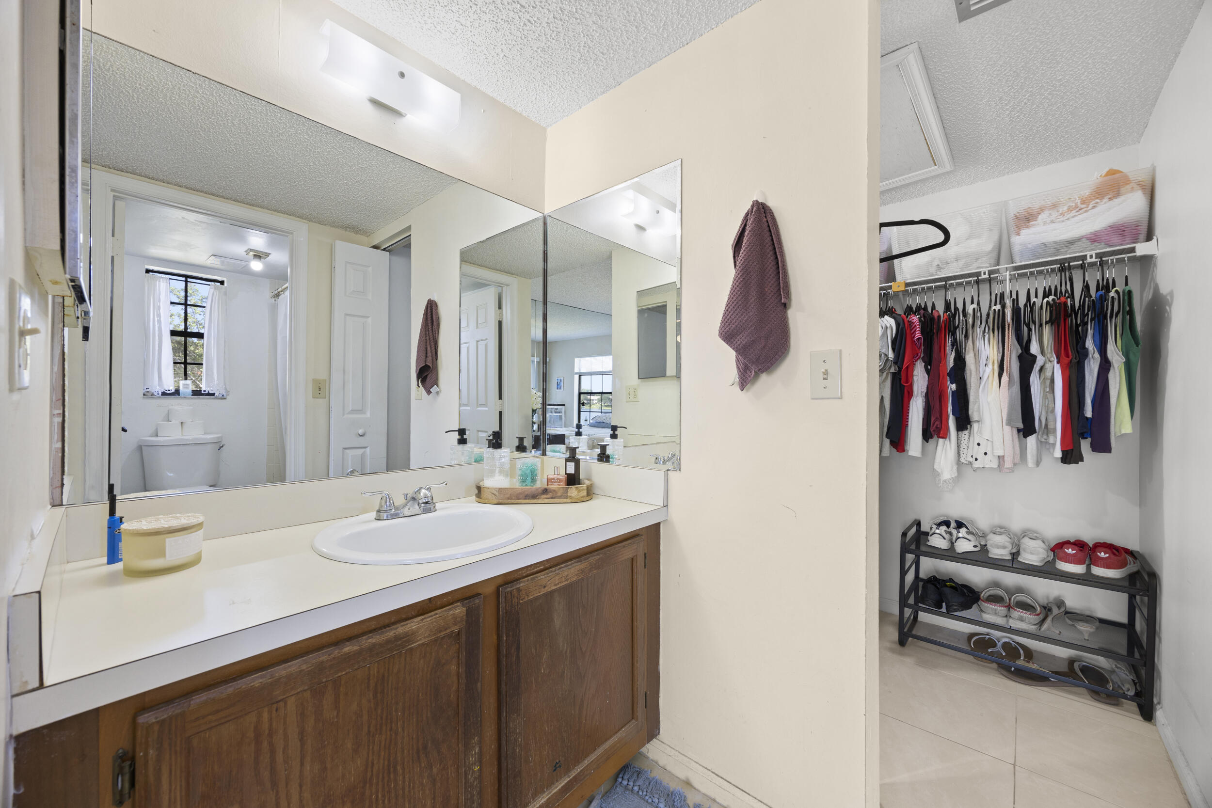 LAKE WINDWOOD CONDO - Residential