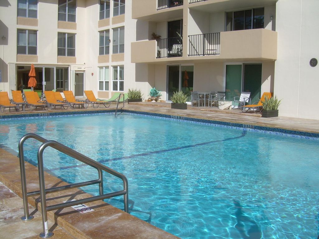 Photo of 1000 Spanish River Road #3b, Boca Raton, FL 33432 (MLS # B26023092)