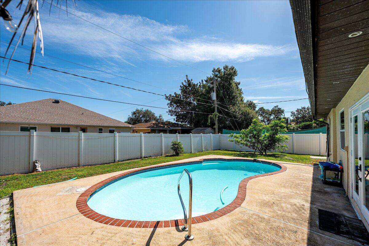 249 NW Goldcoast Avenue