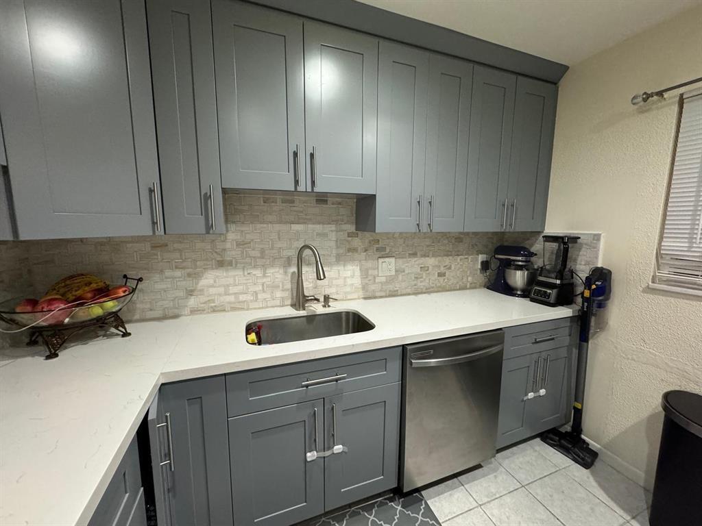 FOXWOOD HOLLOW AT CORAL SPRINGS - Residential