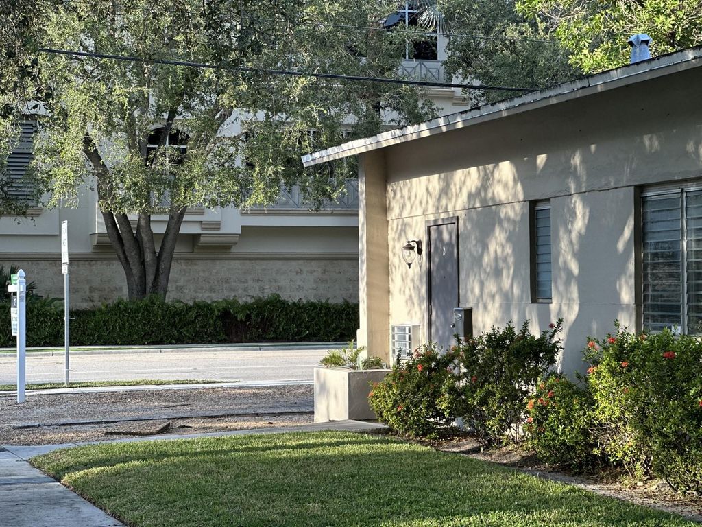 Photo of 1300 E Broward Boulevard #2, Fort Lauderdale, FL 33301 (MLS # F10410452)