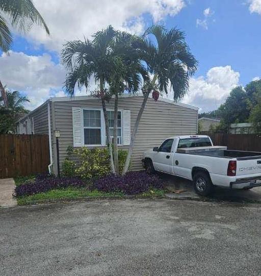 760 SW 135th Ter, Davie, FL, 33325/$309,990 1 760 SW 135th Ter