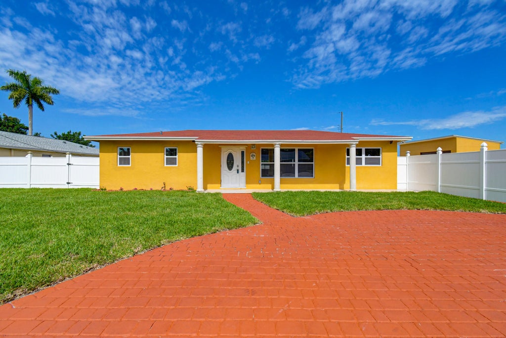 Photo of 15021 Jackson Road, Delray Beach, FL 33484 (MLS # B26071386)