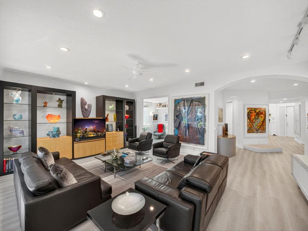 Photo of 118 Palm Point Circle #B, Palm Beach Gardens, FL 33418 (MLS # R11137206)