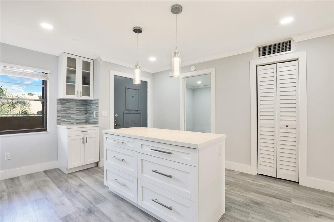 PINES OF BOCA BARWOOD CON - Residential