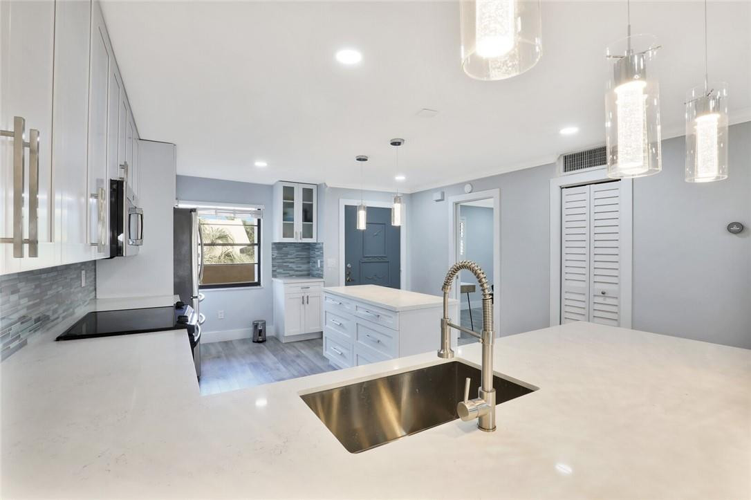 PINES OF BOCA BARWOOD CON - Residential