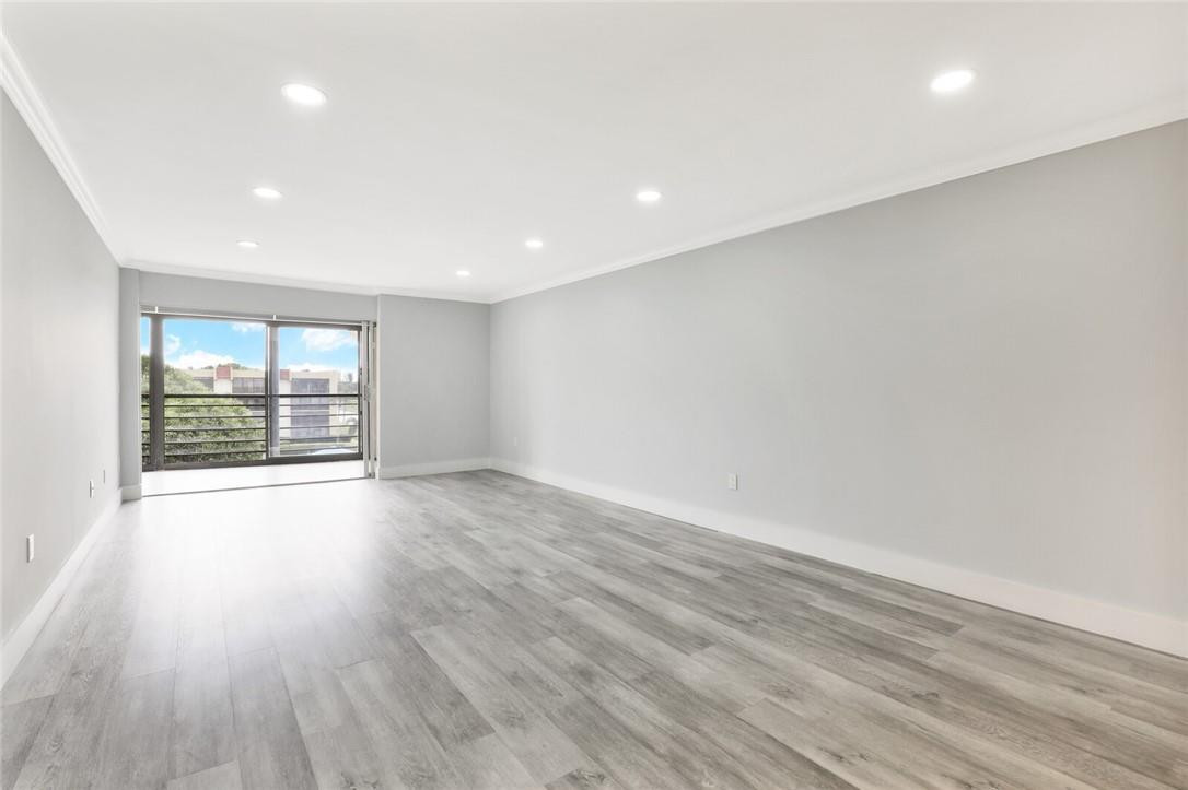 PINES OF BOCA BARWOOD CON - Residential