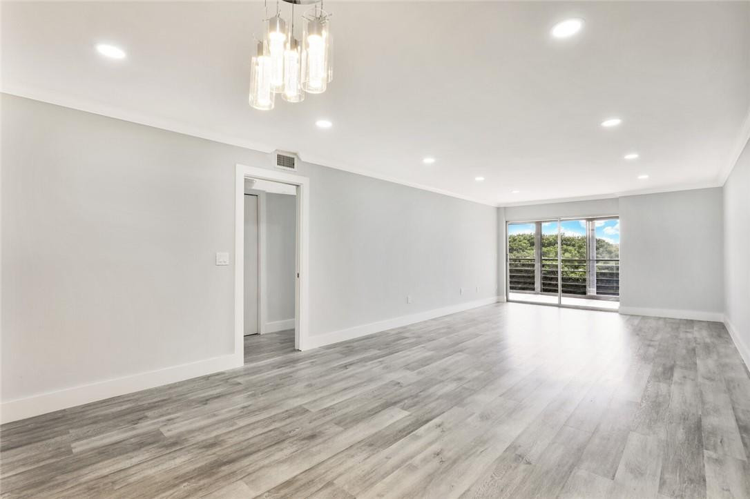 PINES OF BOCA BARWOOD CON - Residential