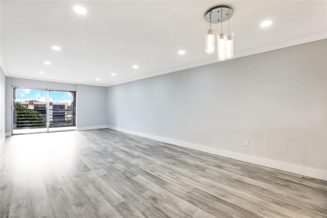 PINES OF BOCA BARWOOD CON - Residential