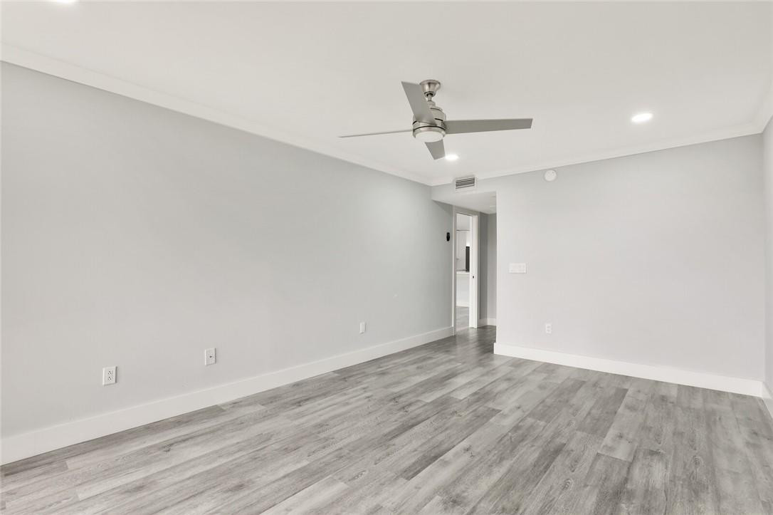 PINES OF BOCA BARWOOD CON - Residential