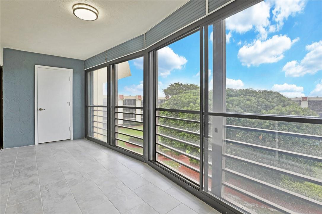 PINES OF BOCA BARWOOD CON - Residential