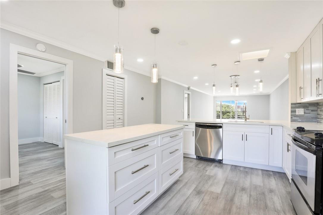 PINES OF BOCA BARWOOD CON - Residential