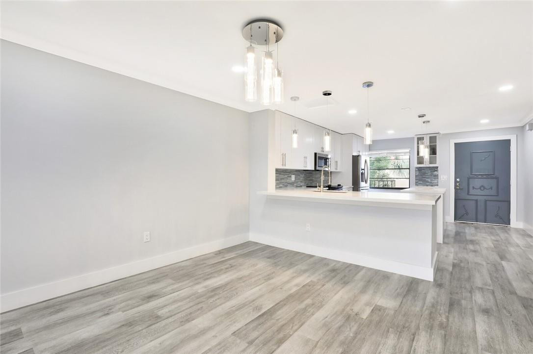 PINES OF BOCA BARWOOD CON - Residential