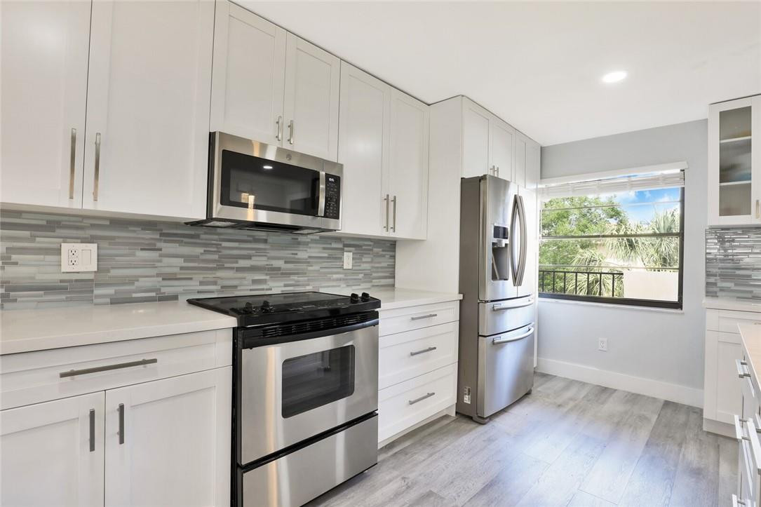 PINES OF BOCA BARWOOD CON - Residential