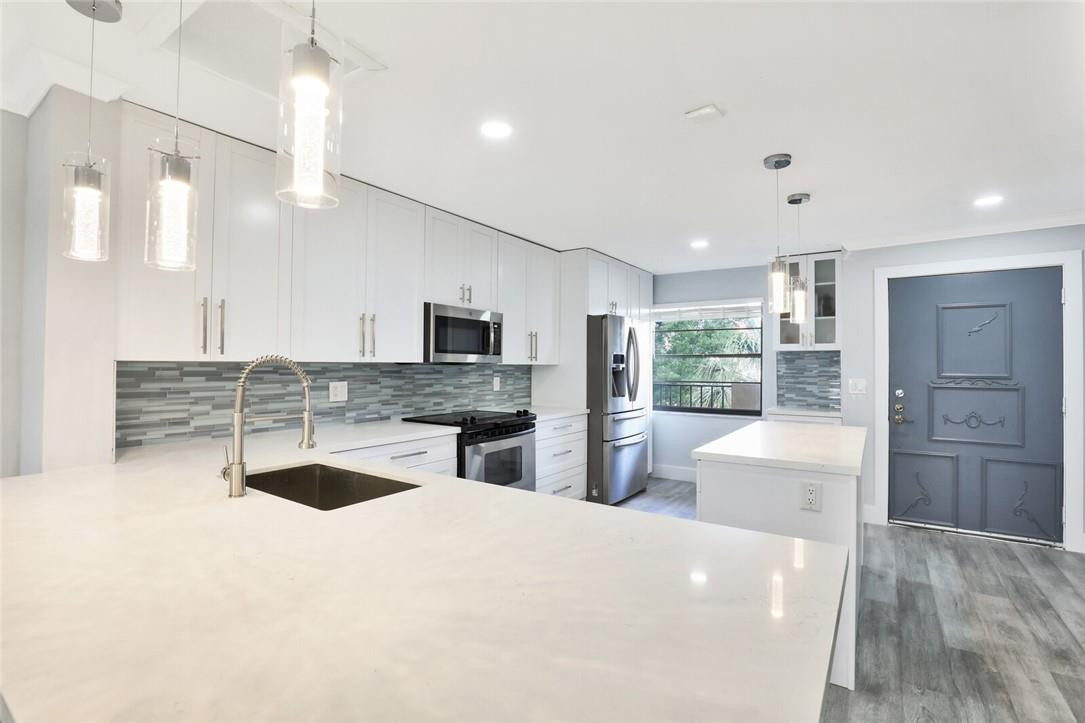 PINES OF BOCA BARWOOD CON - Residential