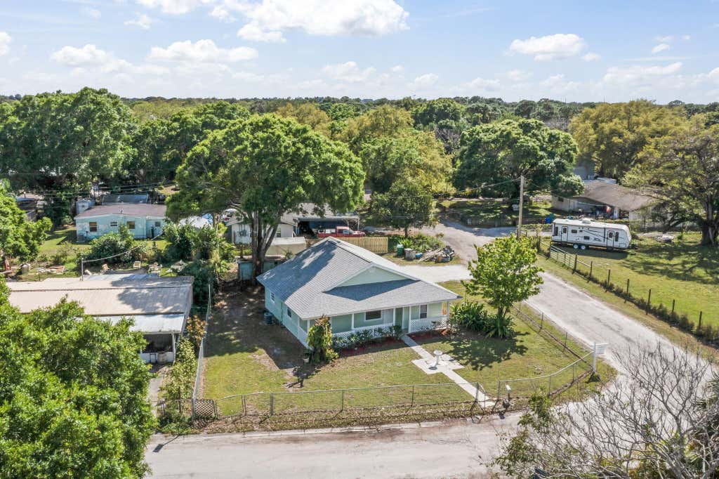 Photo of 367 Barraclough Street, Fort Pierce, FL 34982 (MLS # R11066792)