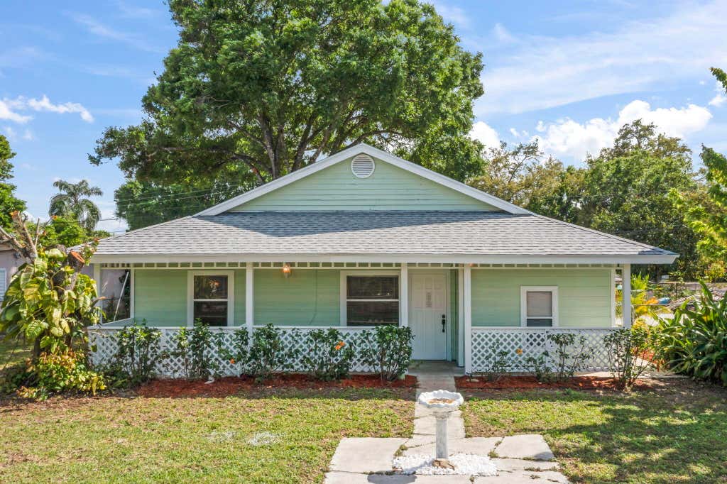 Photo of 367 Barraclough Street, Fort Pierce, FL 34982 (MLS # R11066792)