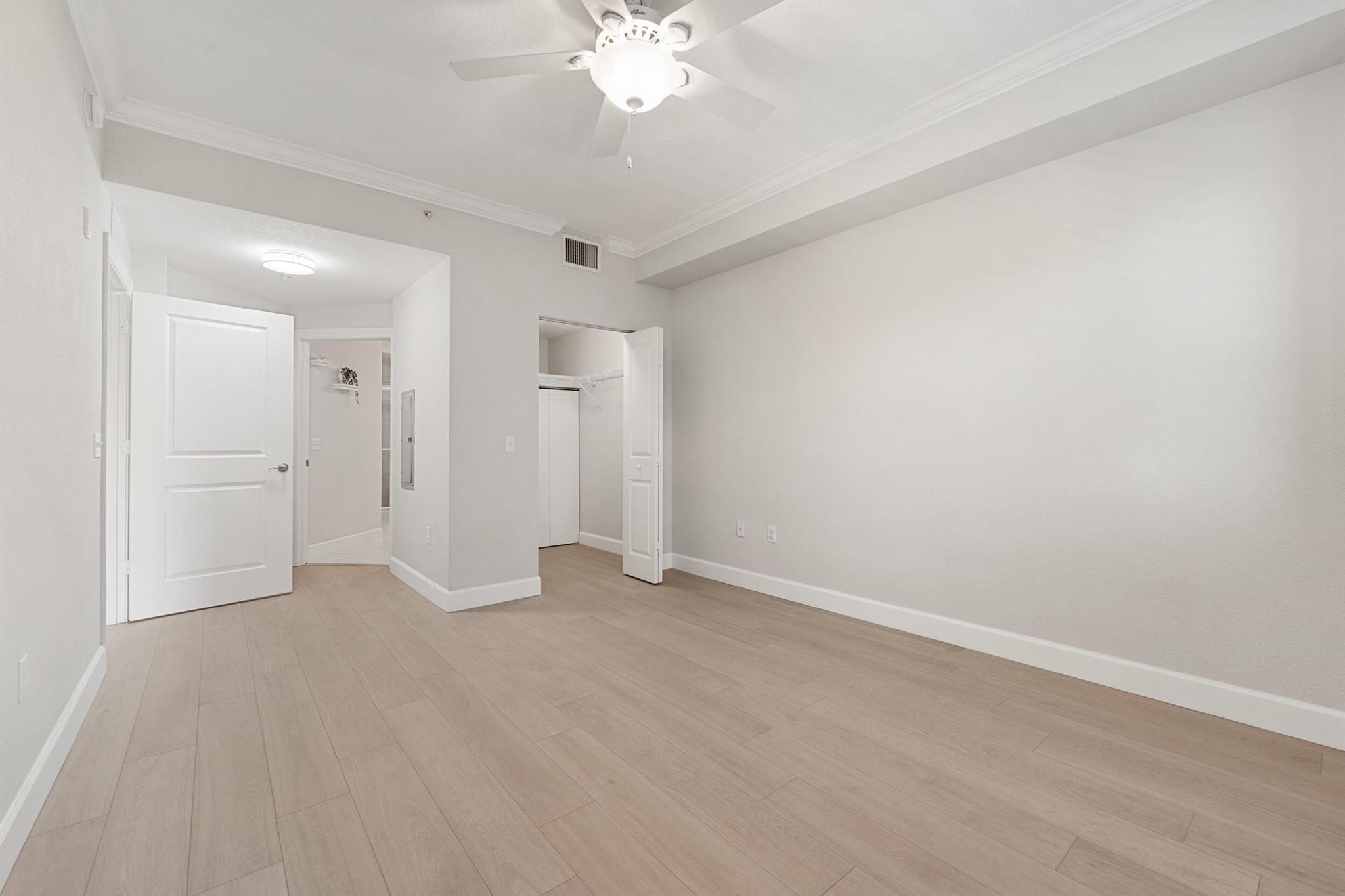 VIZCAYA LAKES CONDO - Residential Lease