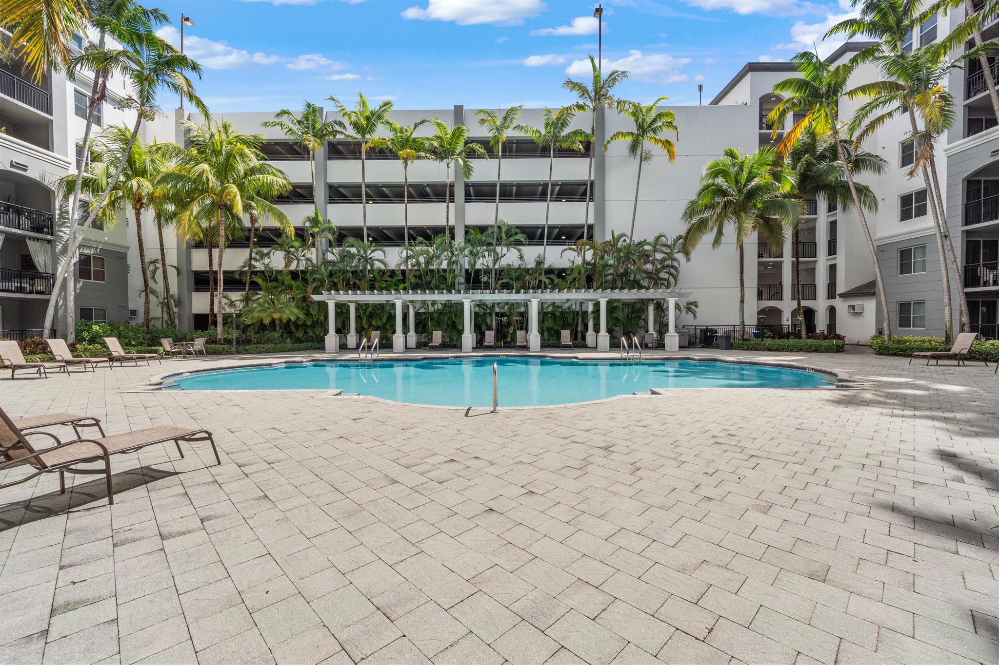 VIZCAYA LAKES CONDO - Residential Lease