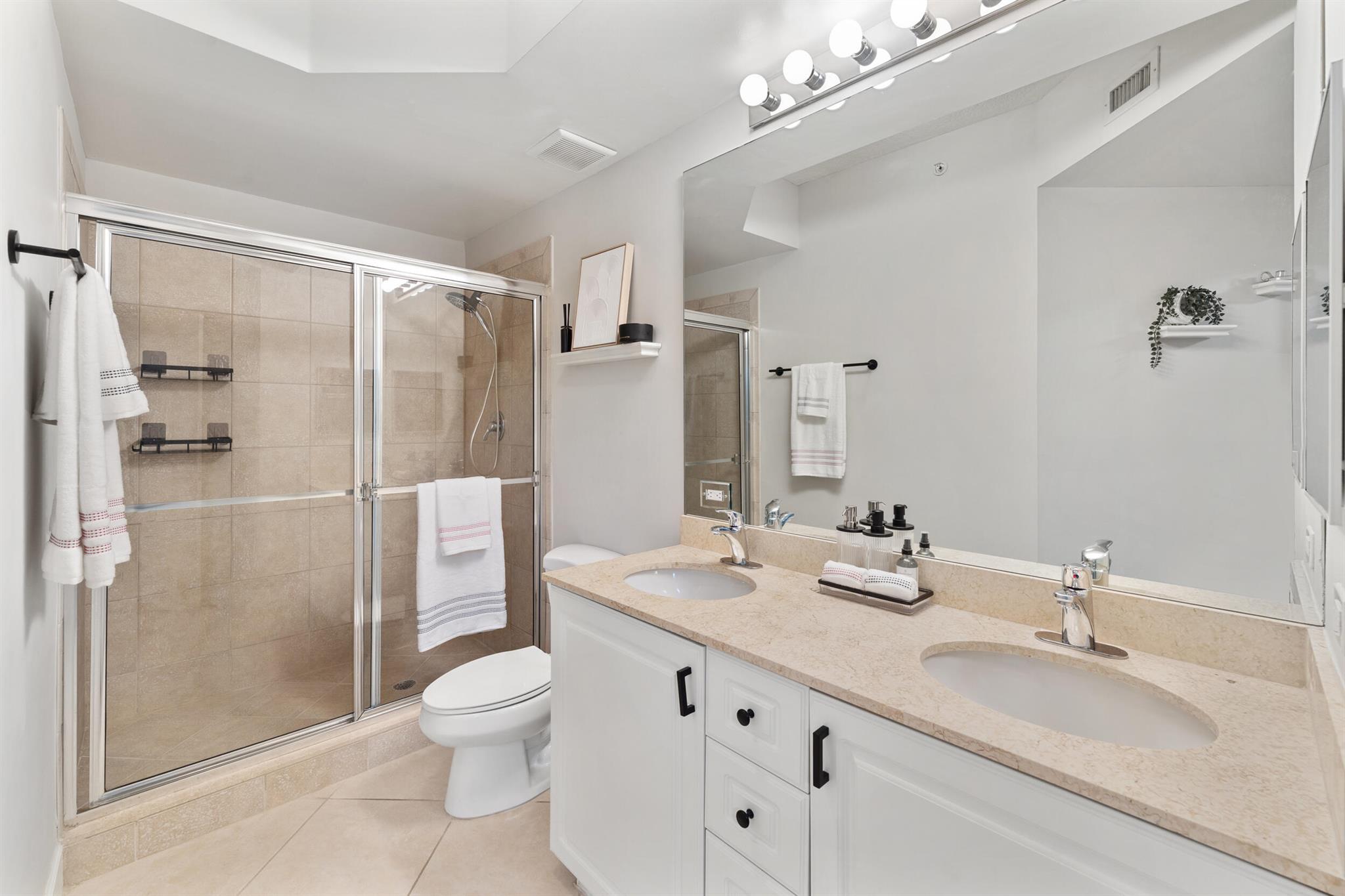 VIZCAYA LAKES CONDO - Residential Lease