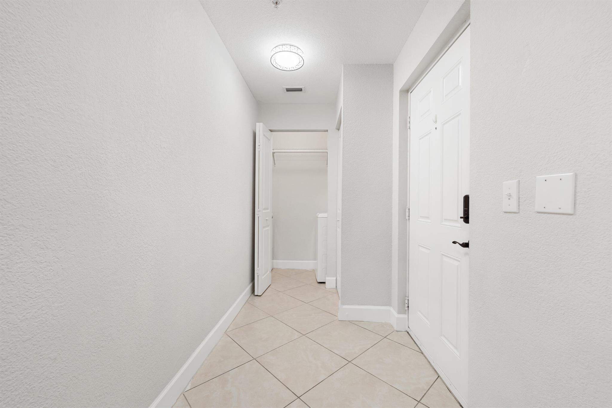 VIZCAYA LAKES CONDO - Residential Lease