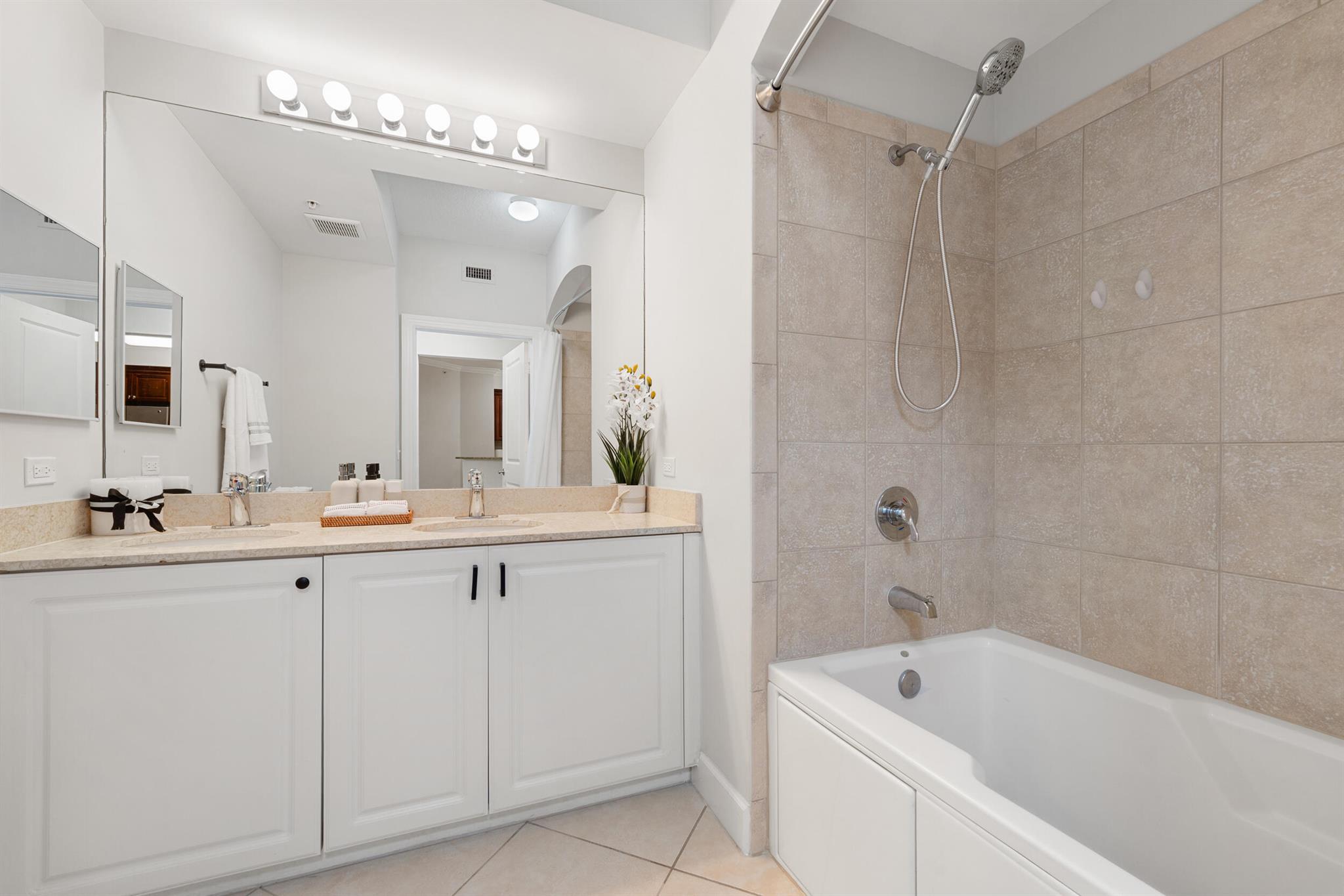 VIZCAYA LAKES CONDO - Residential Lease