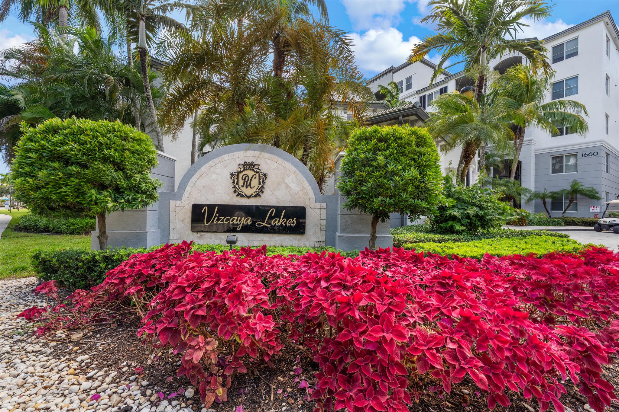 VIZCAYA LAKES CONDO - Residential Lease